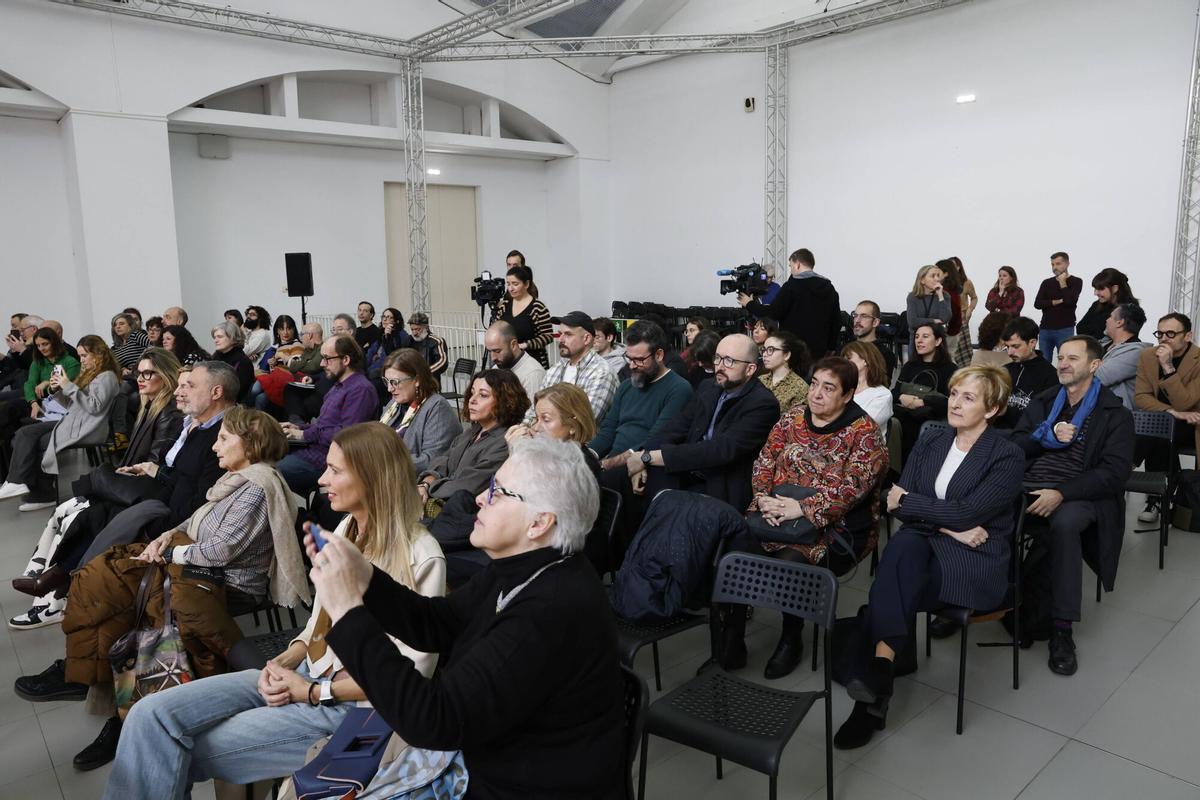 Presentación del programa anual de Laboral a cargo de su directora, Semíramis González, y el Director General de Cultura, Pablo León.