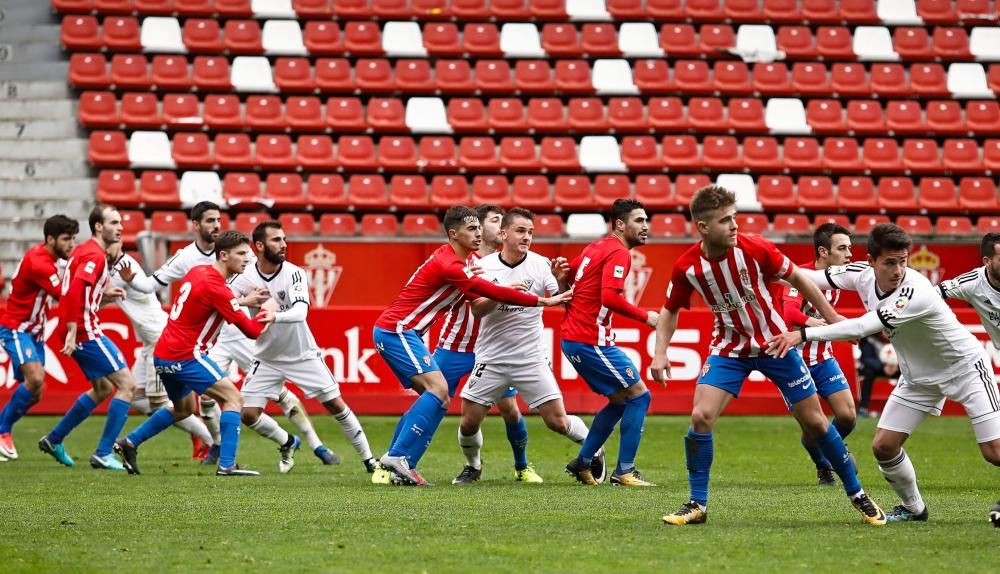 El partido entre el Sporting B y el Mirandés, en imágenes