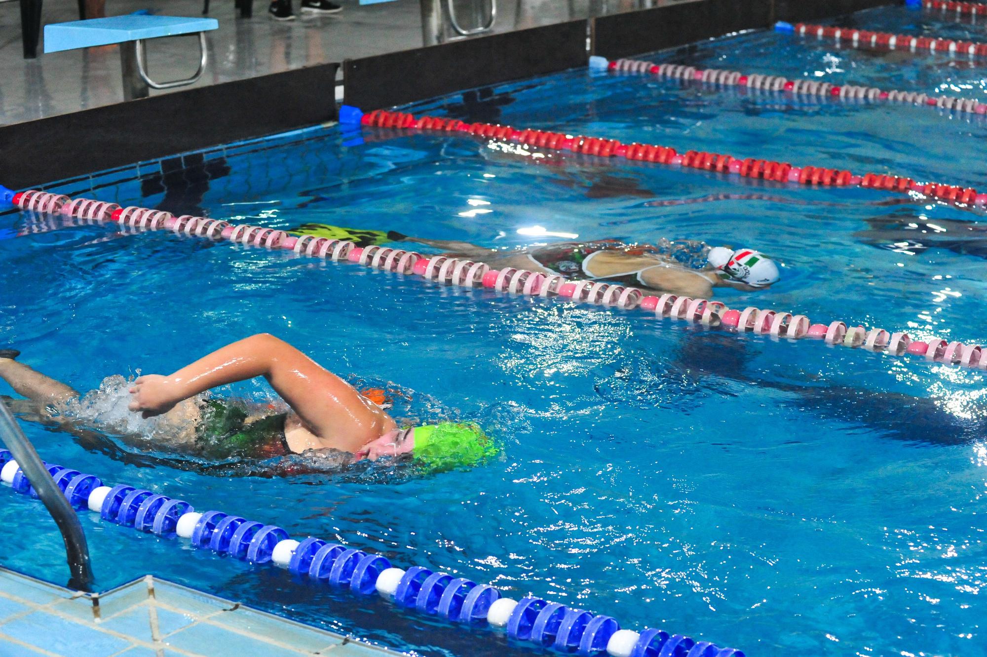 La piscina de Vilagarcía acoge su primera competición oficial de la Liga Gallega de salvamento