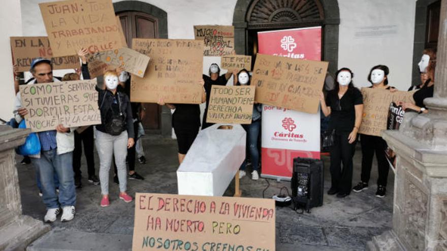 Imagen de la concentración celebrada en el atrio del ayuntamiento capitalino.