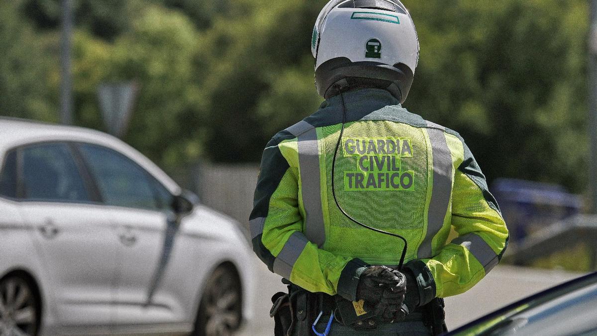 La Guardia Civil aconseja tomar una serie de medidas para evitar accidentes en la carretera.