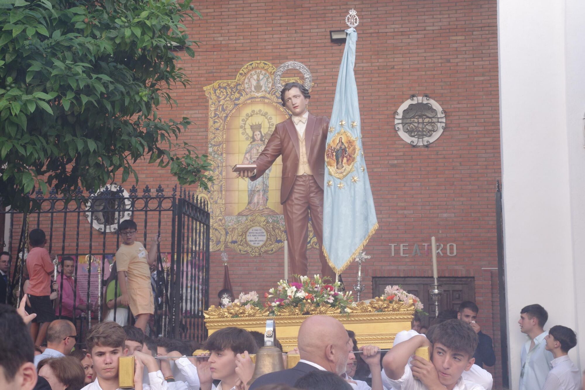 Salida procesional de María Auxiliadora por Capuchinos en 2025