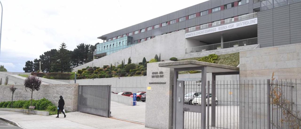 Fachada de la residencia Santa Teresa Jornet, en A Coruña / Víctor Echave