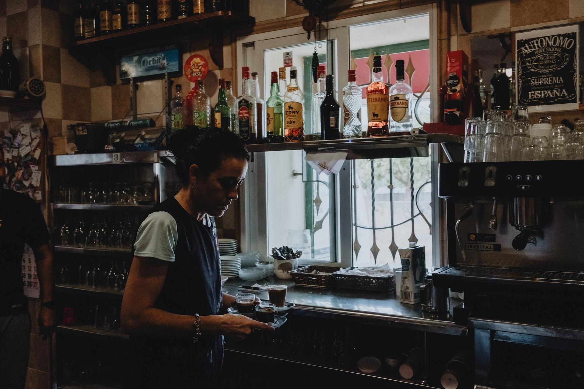 BARES NORMALES | Fotos del bar s'Aranjassa en Palma, con la familia García al frente