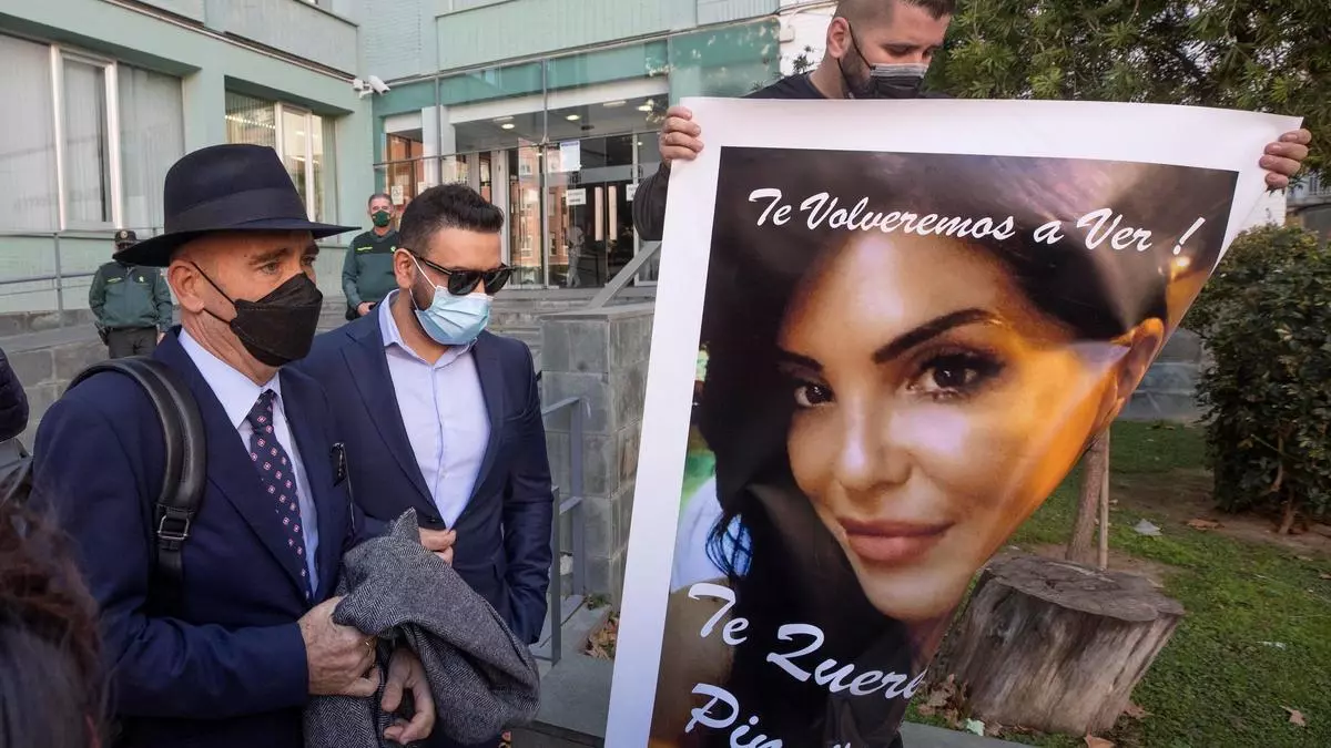 El hermano de Sara asegura que "otro cirujano le desaconsejó la operación"