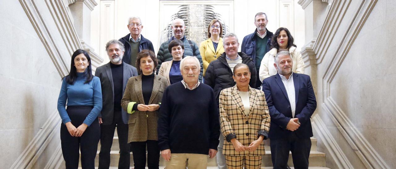 El presidente de la Mancomunidade do Morrazo, Félix Juncal, firmó ayer en Pontevedra la adhesión al convenio del cuerpo provincial de inspectores de la Diputación para el servicio de la basura