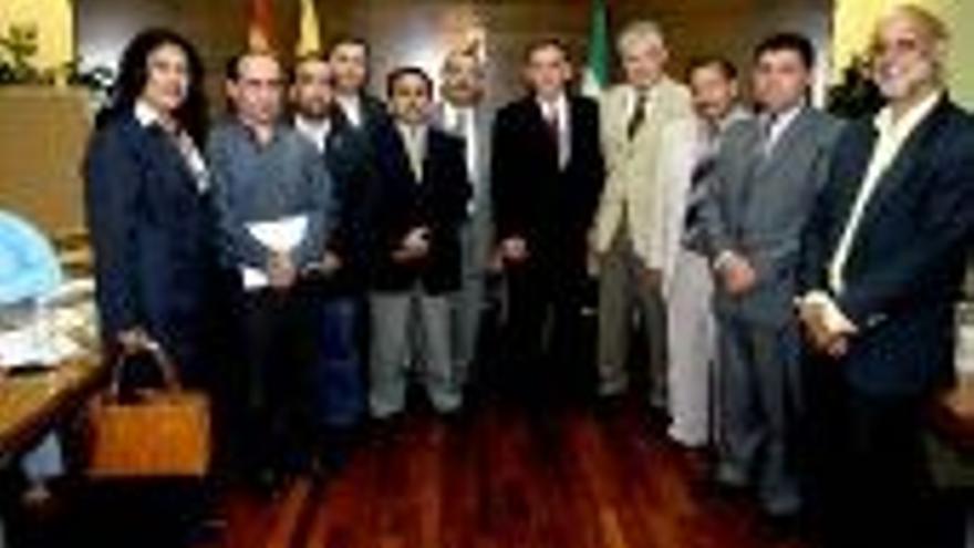 Alcaldes ecuatorianos acuden a la diputación