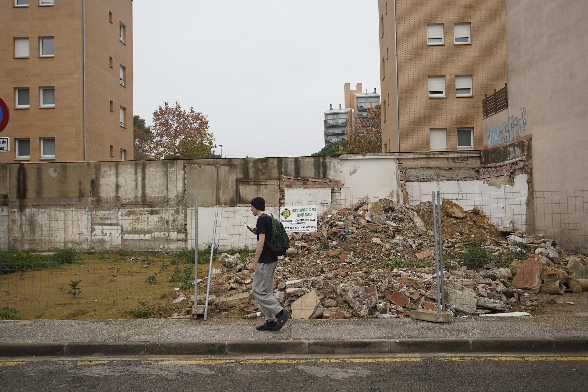 L’enderroc de les cases del carrer Universitat de Montpeller, aturat de nou pel risc als edificis contigus