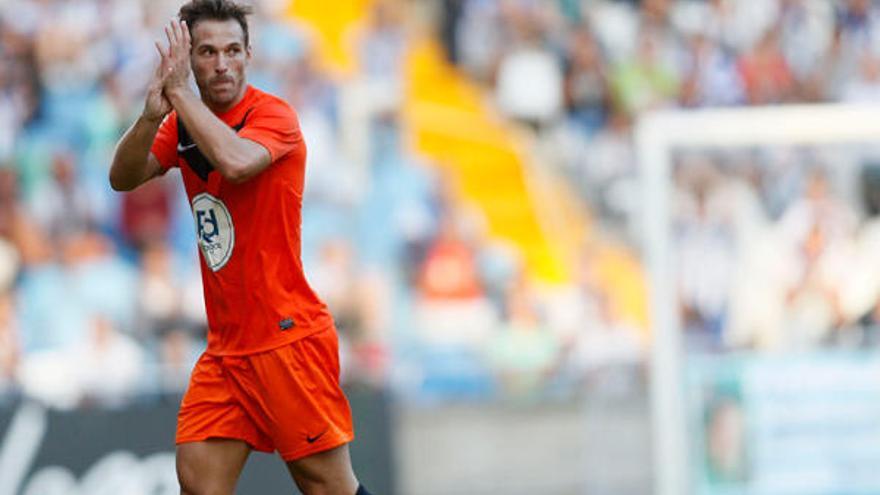 Xisco, con el Córdoba, aplaude a la afición de Riazor. / 13Fotos