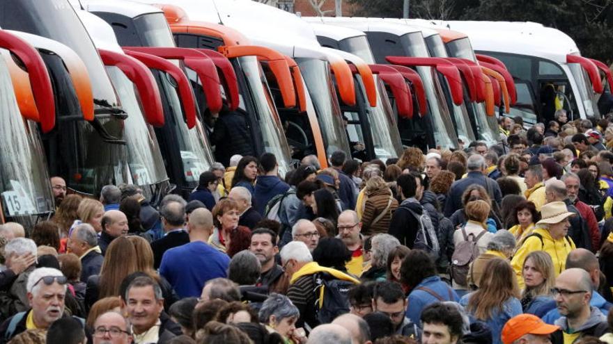 Un miler de gironins van a Barcelona en    21 autocars