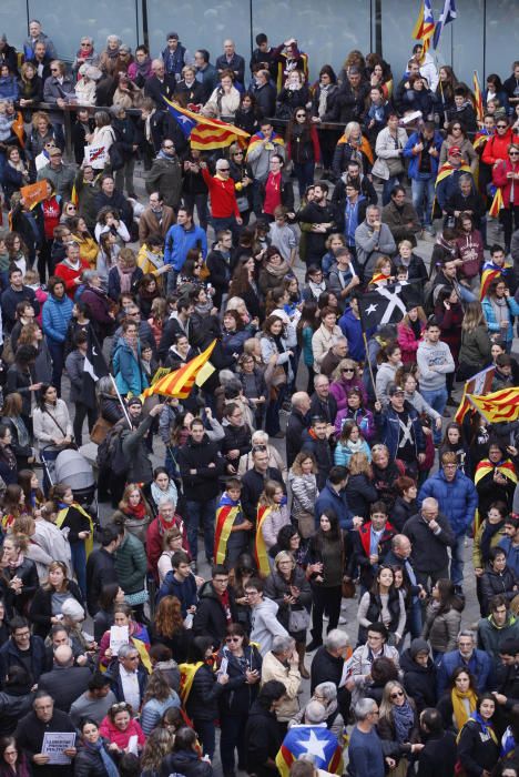 Concentració a Girona per l'alliberament dels exconsellers empresonats