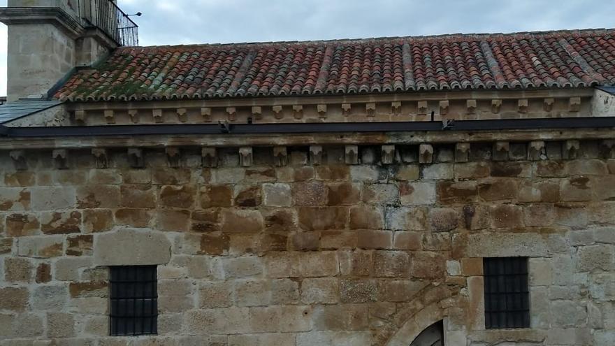 Detalle de las humedades en la ermita de los Remedios de Zamora.