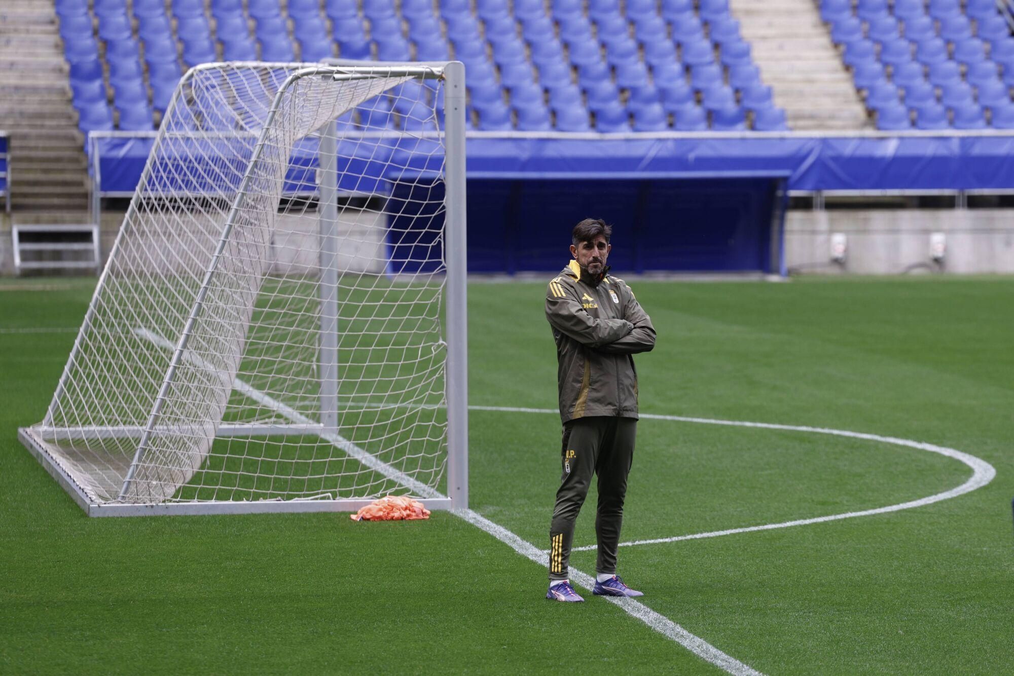 Veljko Paunovic, en su primer entrenamiento en el Tartiere. FUTBOL. 2. REAL OVIEDO. ENTRENAMIENTO