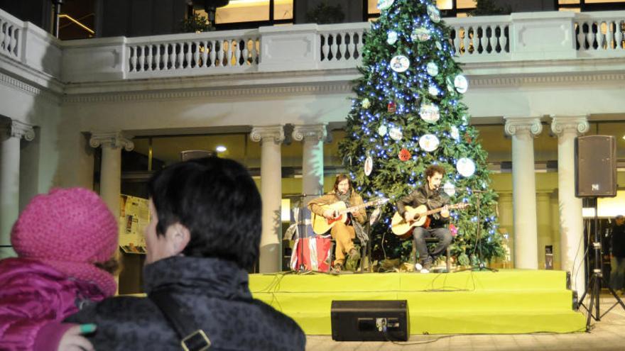 Saps d&#039;on ve la tradició de decorar l&#039;arbre de Nadal?