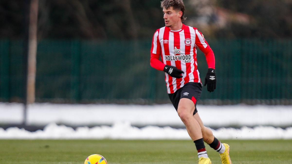 Sergi Canós, durante un partido con el Brentford