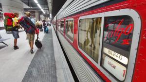 Imagen de archivo de un tren Talgo en unas estación