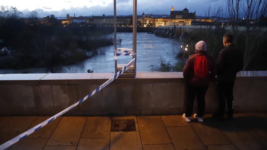Precintan La Calahorra por la crecida del río