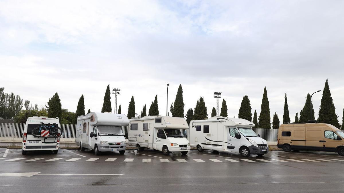 Aparcamiento de caravanas en Zaragoza.
