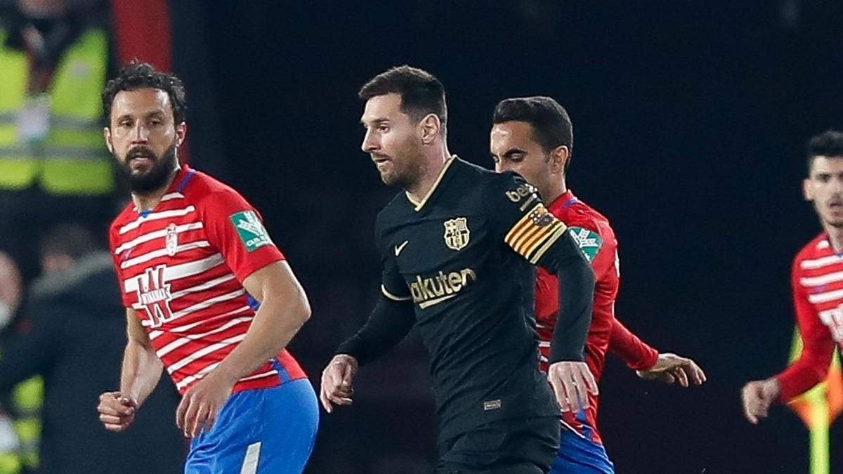 Leo Messi en una acción de partido contra el Granada