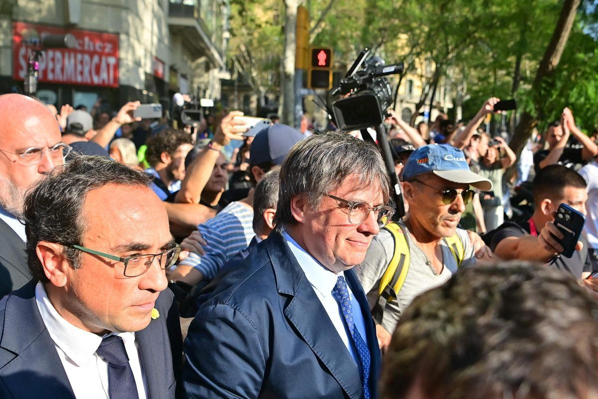 La custodia de Puigdemont al acto en el Arco del Triunfo