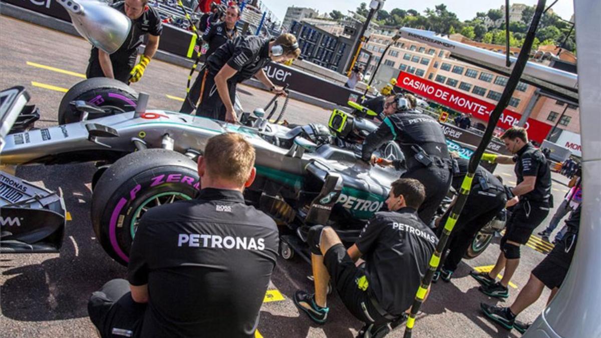 Mercedes espera mejorar de cara a los entrenamientos oficiales