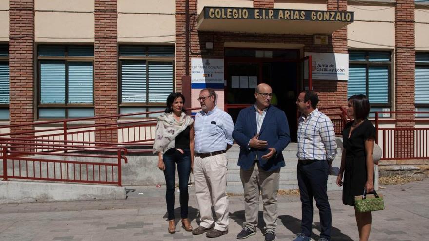 Desde la izquierda, Ana Casquero, Fernando Rey, Fernando Prada y Carmen Junquera