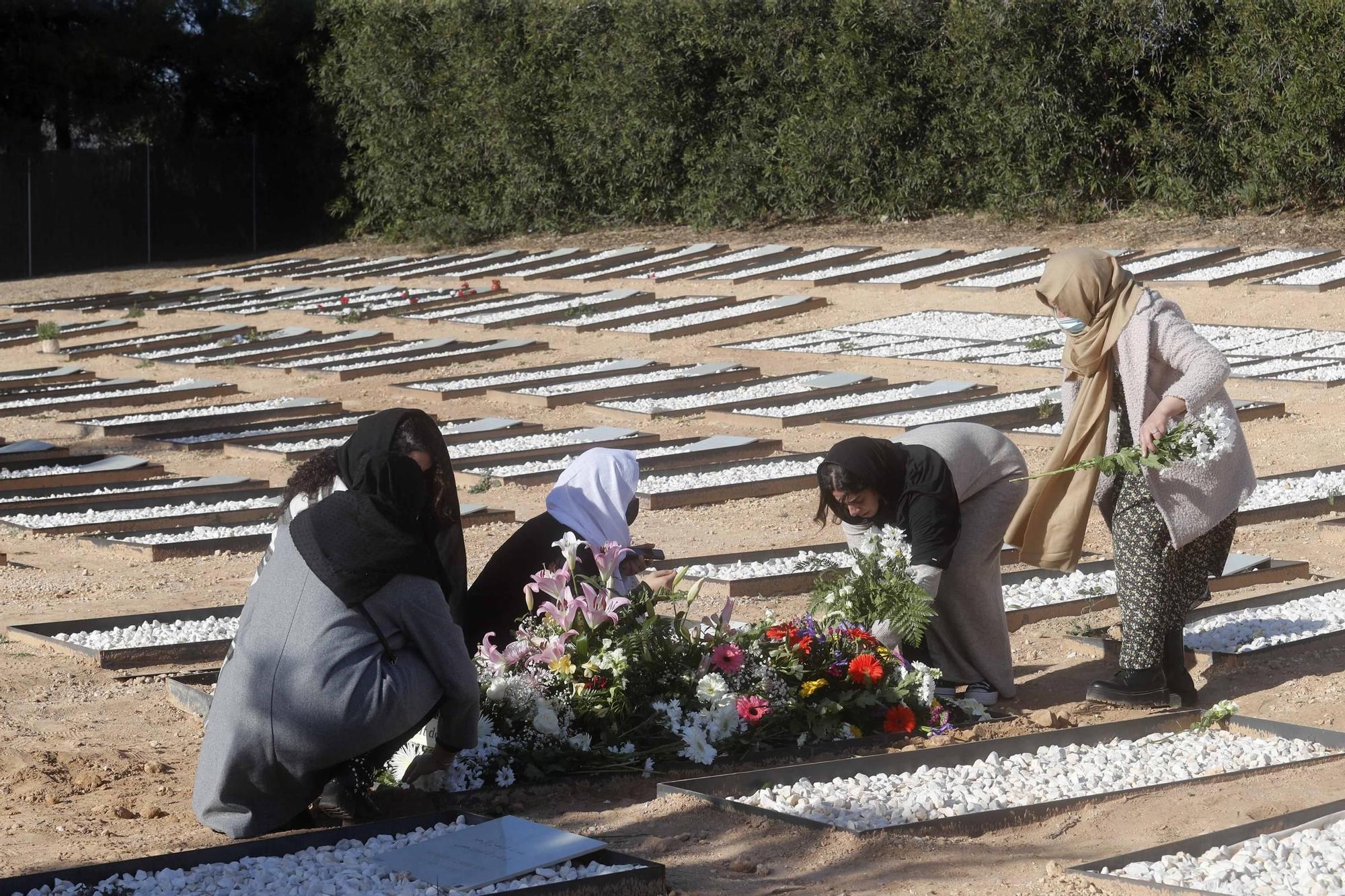 Entierro de Wafaa Sebbah en el cementerio Jardín Muslmán de València