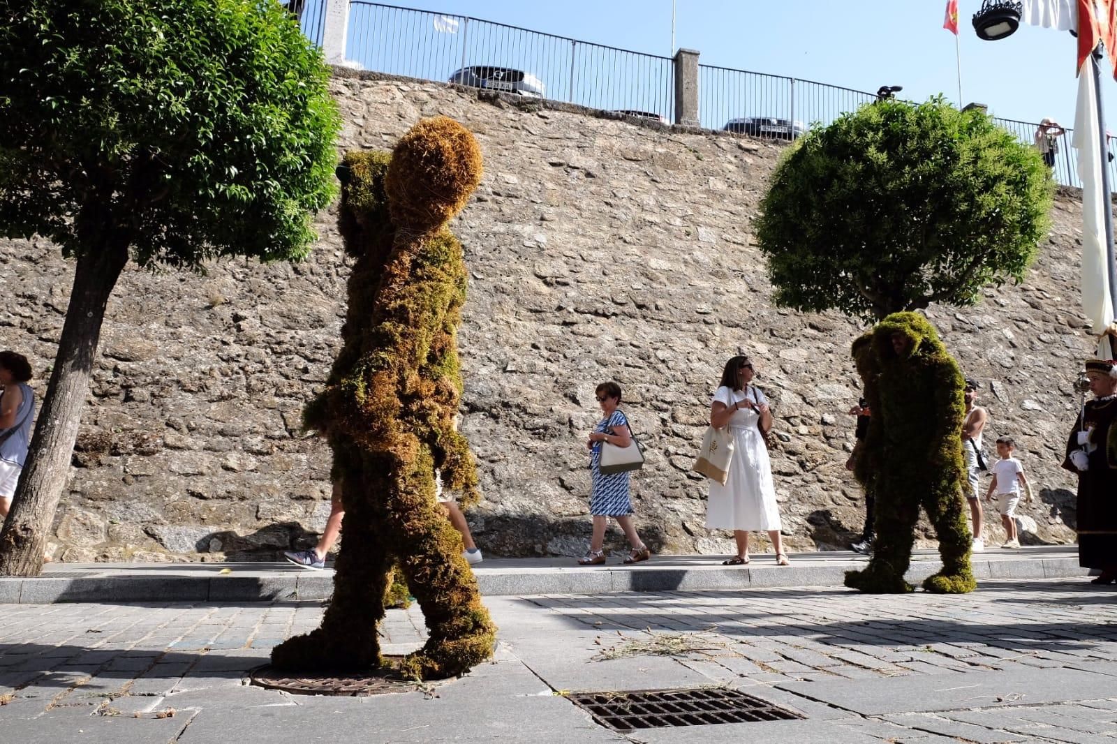 Béjar (Salamanca) celebra la festividad del Corpus Christi con sus Hombres de Musgo