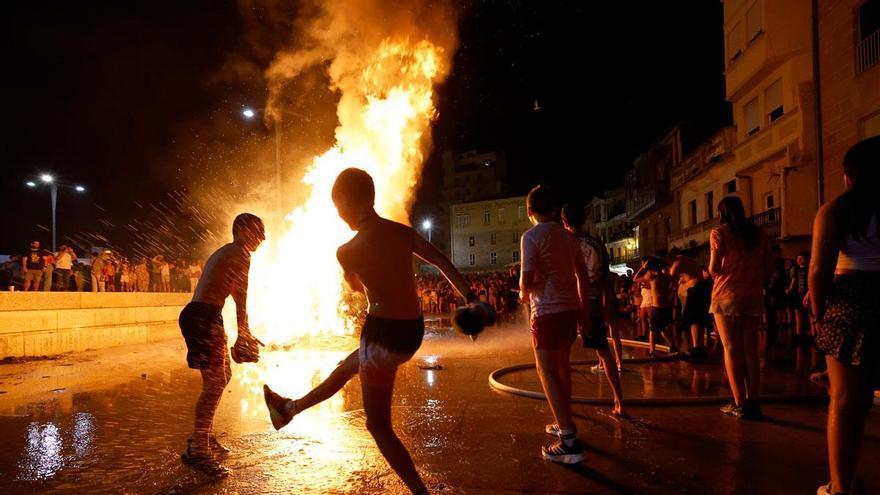 Vigo se prepara para la noche de San Xoán: lugares para encender una hoguera, tamaño del fuego y horario