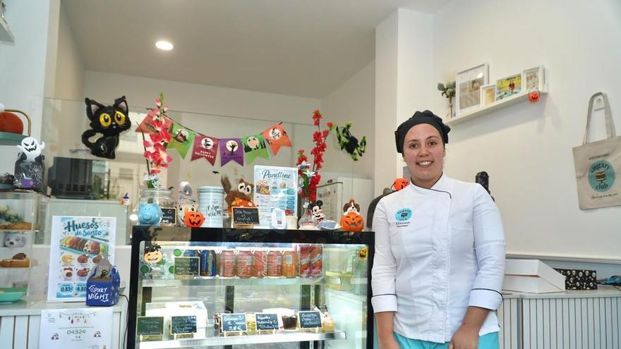 Los negocios de A Coruña apuestan por la decoración temática para atraer nuevos clientes este Halloween: "Más que miedo es diversión"