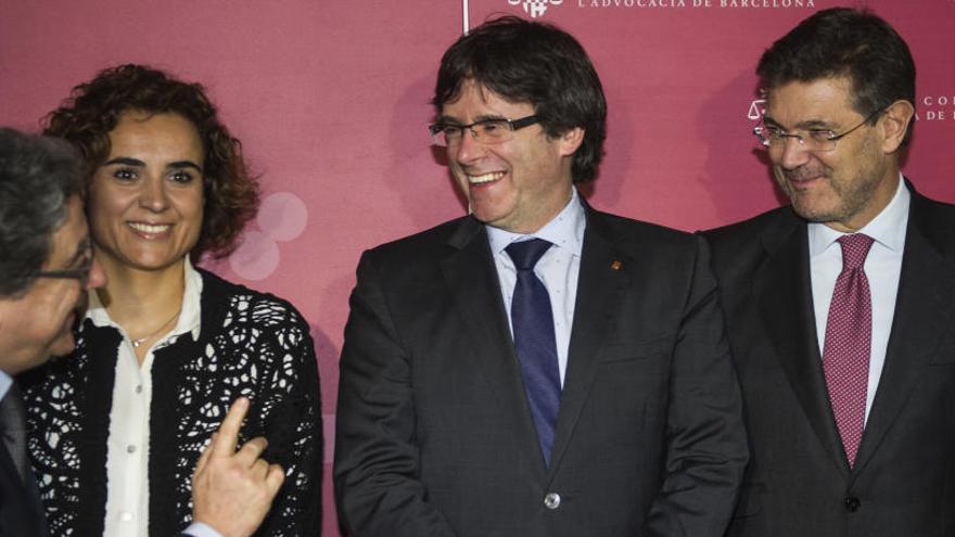 Millo, junto a Montserrat, Puigdemont y Catalá el viernes.