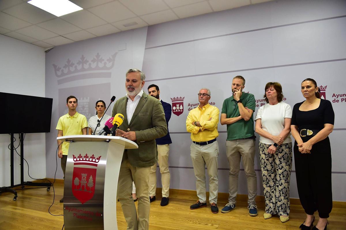 Fotogalería | La rueda de prensa de despedida de Fernando Pizarro, en imágenes