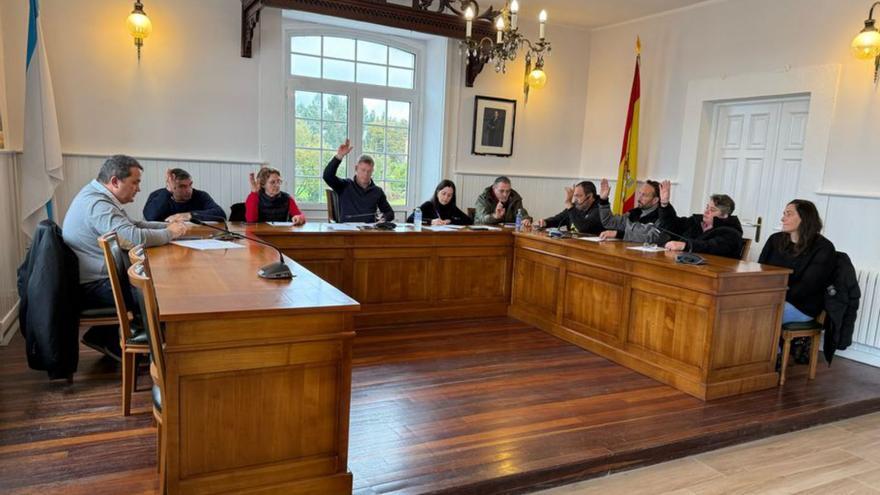 El pleno celebrado ayer en A Lama. |  FdV