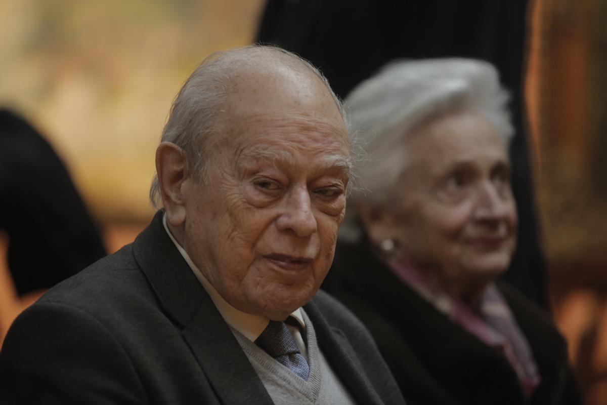 Pujol argumenta que «mai va torçar el recte i digne exercici» de la Presidència de la Generalitat