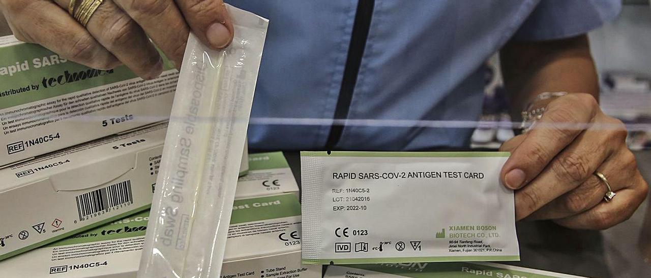 Farmacias de Alicante ya disponen de estos test, que se comercializarán en breve.