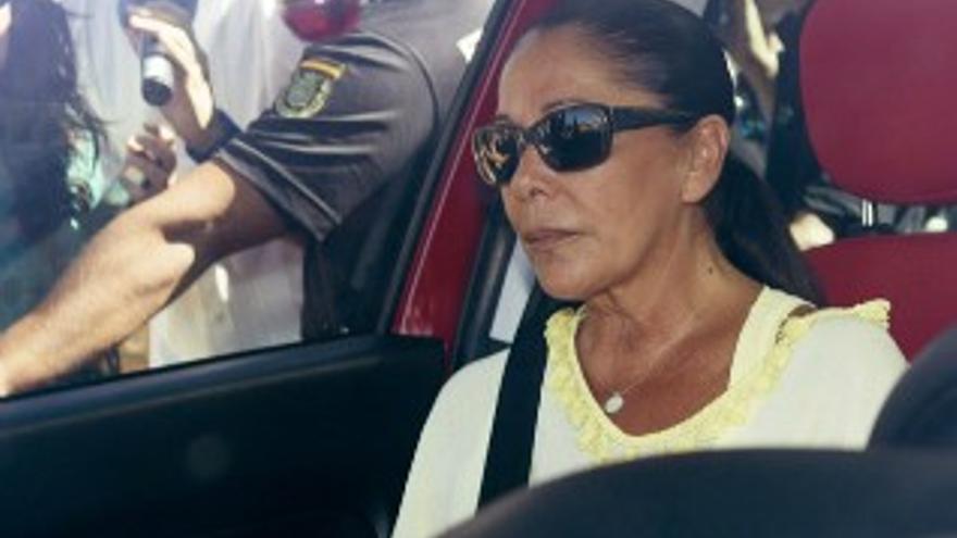 Isabel Pantoja, ingresada en un hospital