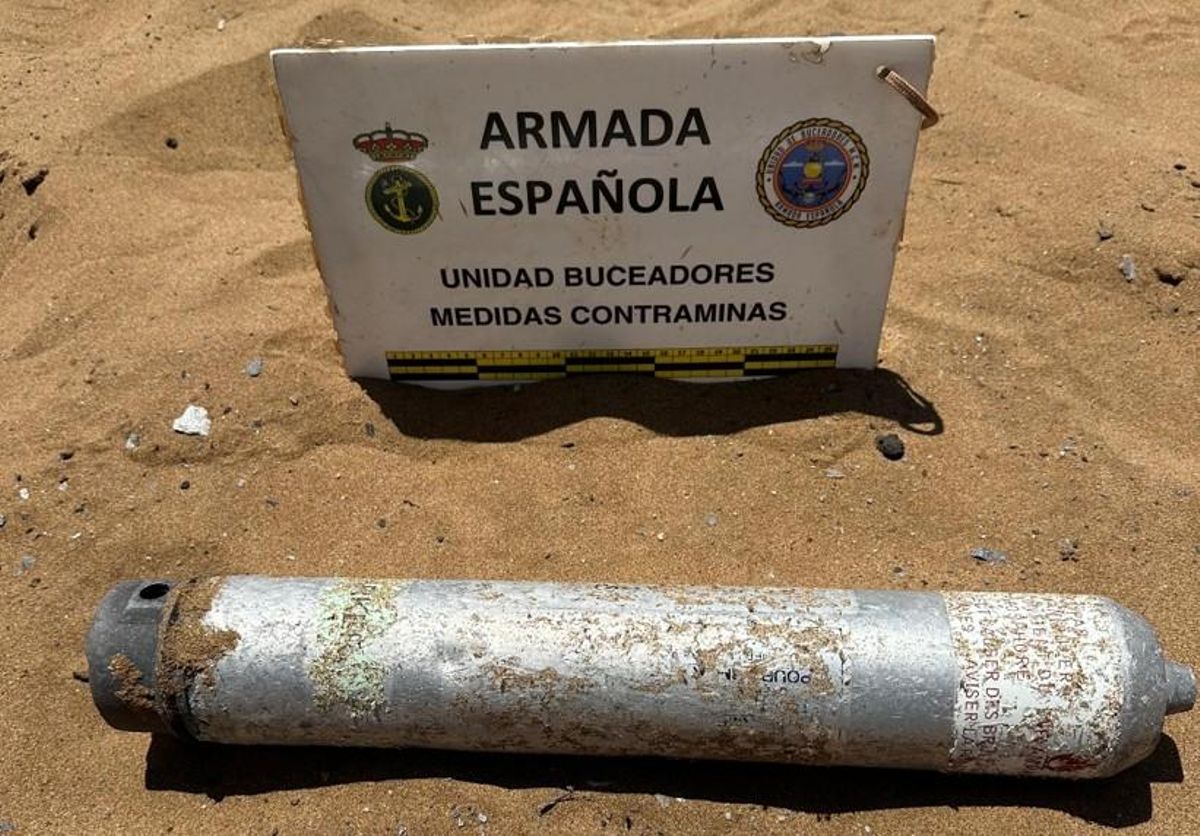 Bengala hallada en la Cala Dorada de Cartagena.