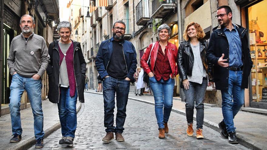 La diputada Elisenda Alamany amb els cinc candidats de Guanyem Girona.