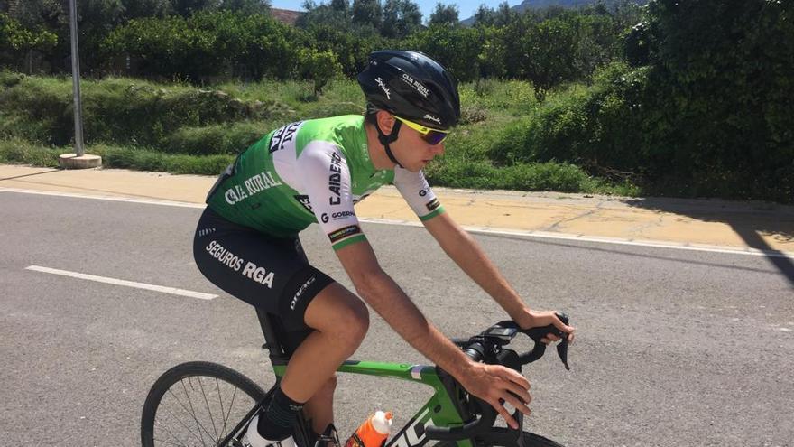 El ciclista de Agullent, Alfonso Pla, en el primer entrenamiento al aire libre, este fin de semana.