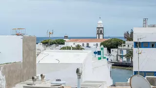 Oportunidad única en Arrecife: casa con parcela en Charco San Ginés