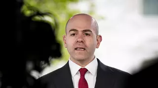 Trump elige al economista Stephen Miran como nuevo miembro en la Junta de la Fed