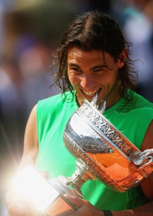 El tenista mallorquín Rafa Nadal ha conquistado este domingo su decimotercer título de Roland Garros al destrozar en la final a Novak Djokovic, sumando 20 Grand Slams en su carrera.