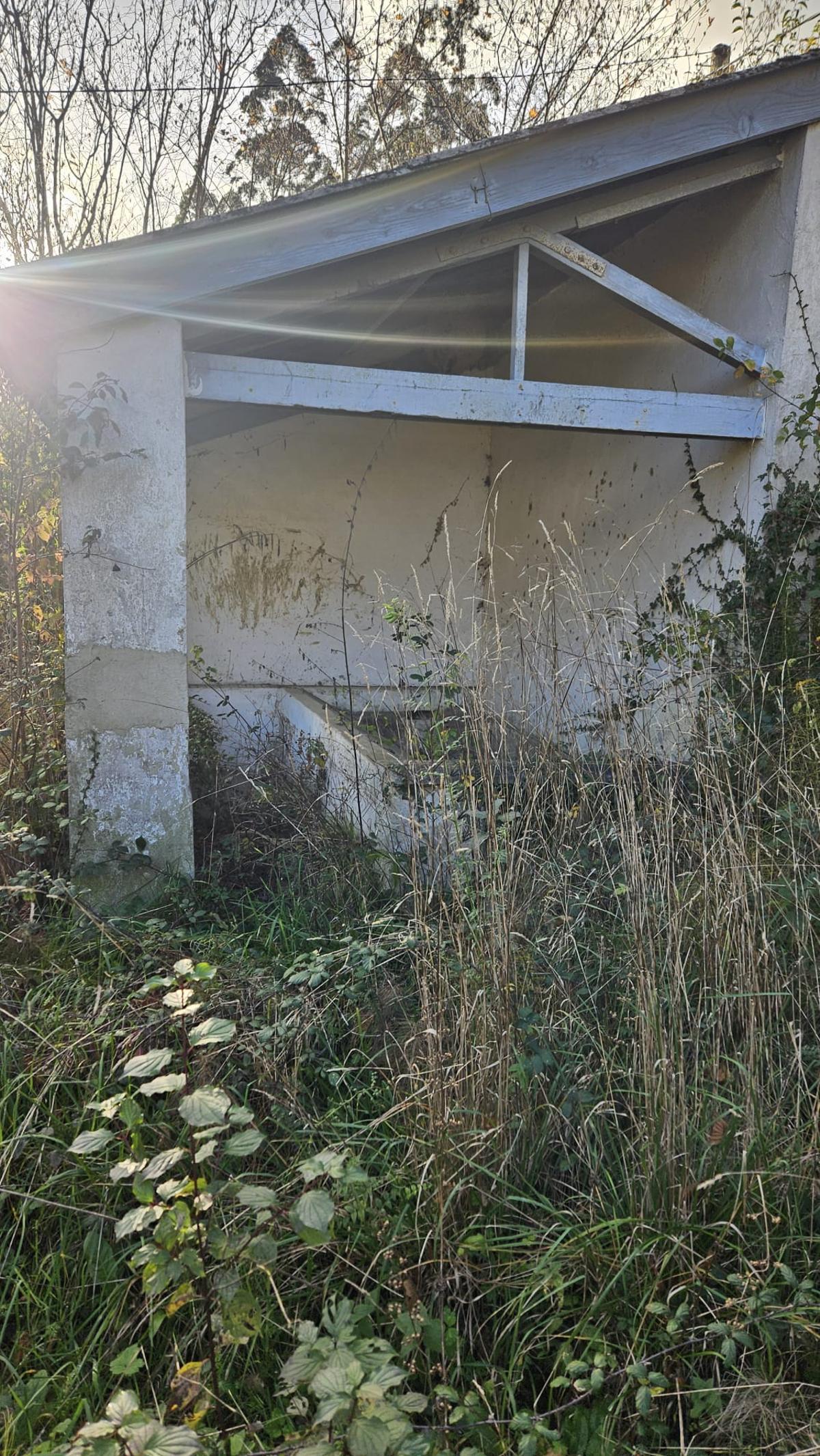 El estado actual del lavadero del núcleo de Les Escueles.