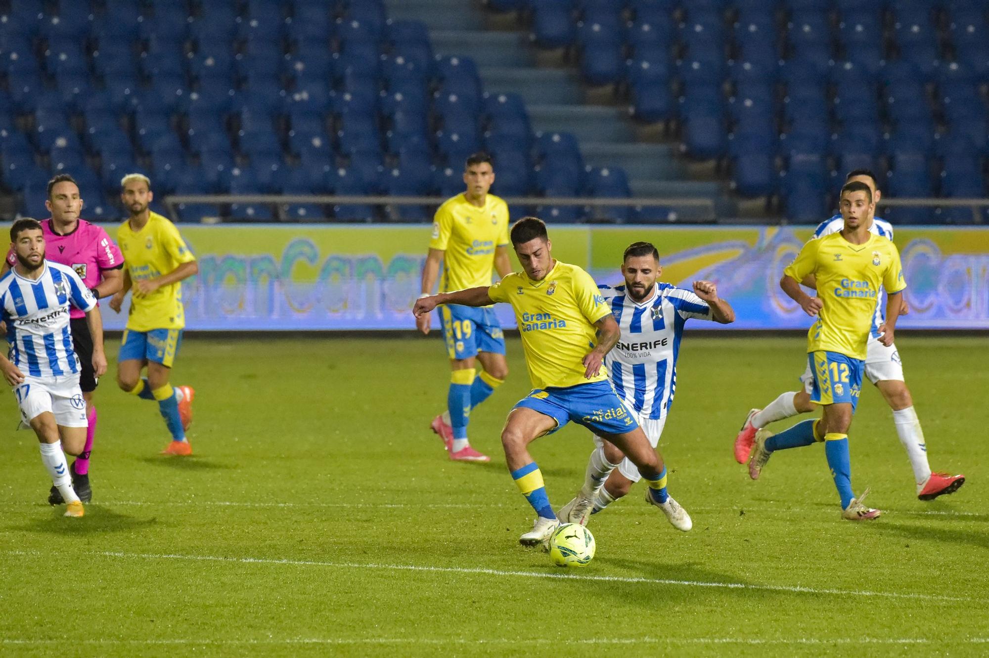 El partido del derbi UD Las Palmas - CD Tenerife, en imágenes