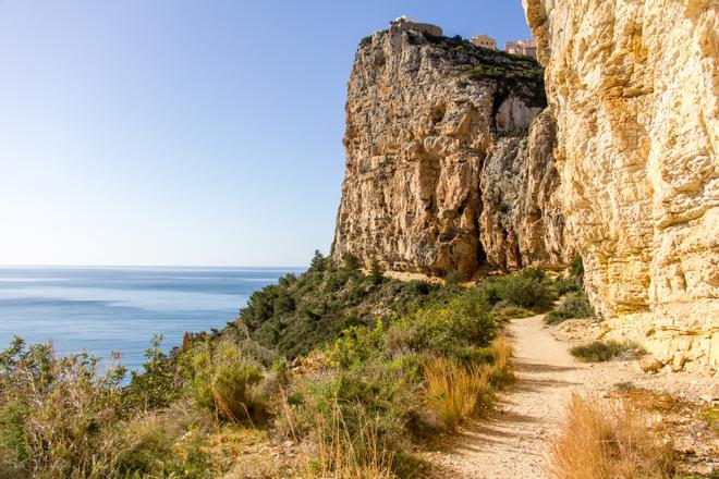 De interior, alrededor de la playa... las rutas de senderismo en Alicante son más de las que piensas.