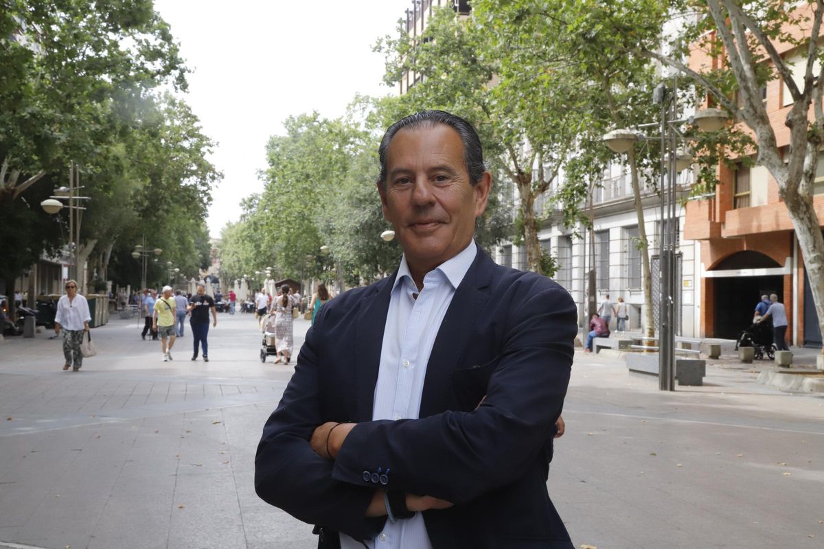 Rafael Merino, posa para la entrevista.