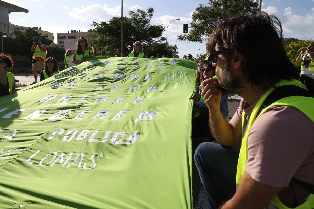 Huelga de docentes en Alicante: la manifestación llega a la Avenida de Dénia