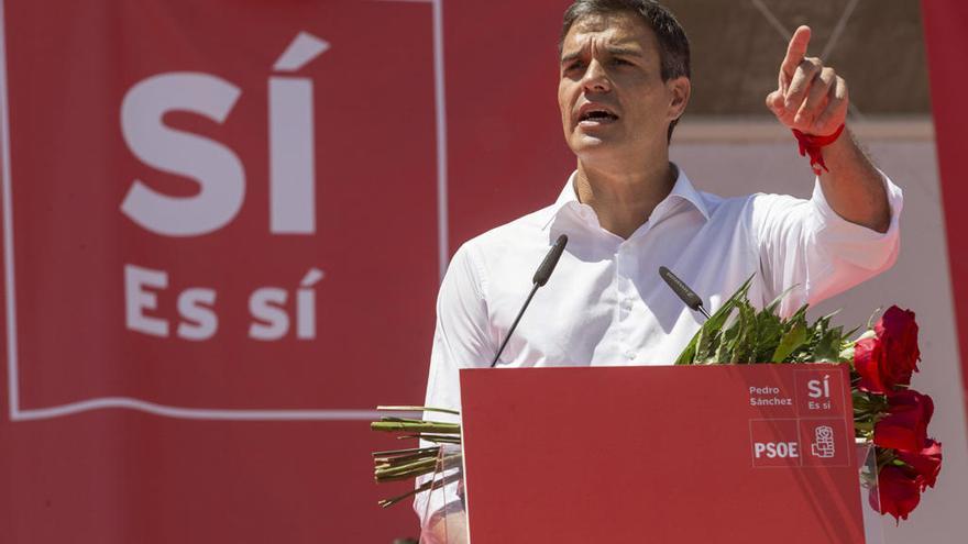 Pedro Sánchez, este domingo en Murcia.