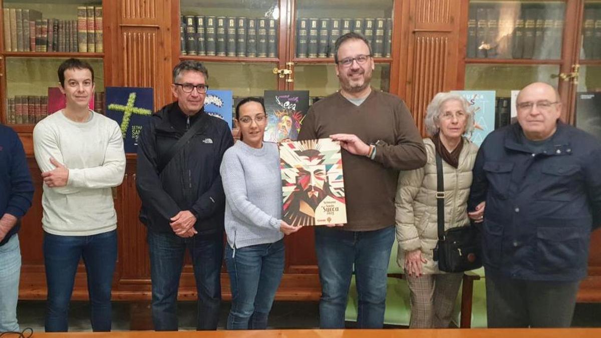 El ayuntamiento presentó ayer el cartel anunciador de la Semana Santa tras revelar el fallo del jurado.