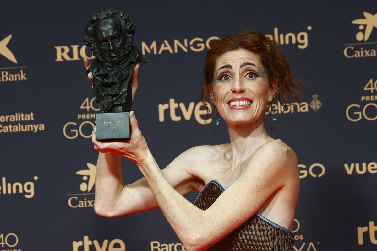 Miriam Garlo es la primera pesona sorda en recibir un Goya de manos de la Academia del Cine española
